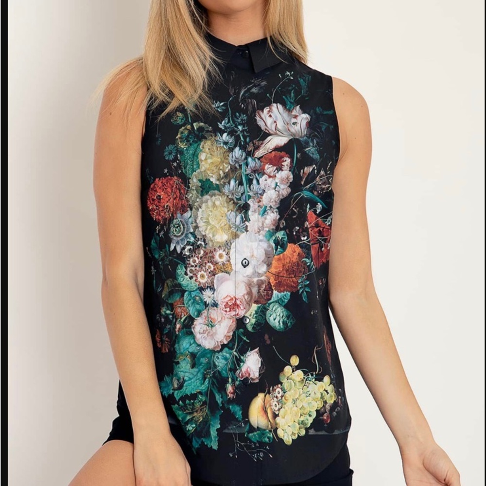 ISO! I am looking for this shirt in a small or medium! Please message me! :)